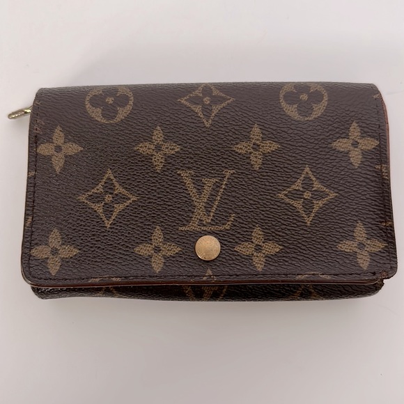 Authenticated LOUIS VUITTON Monogram Tressor Wallet - Picture 2 of 14
